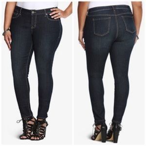 TORRID : Curvy Skinny 12T Dark Wash